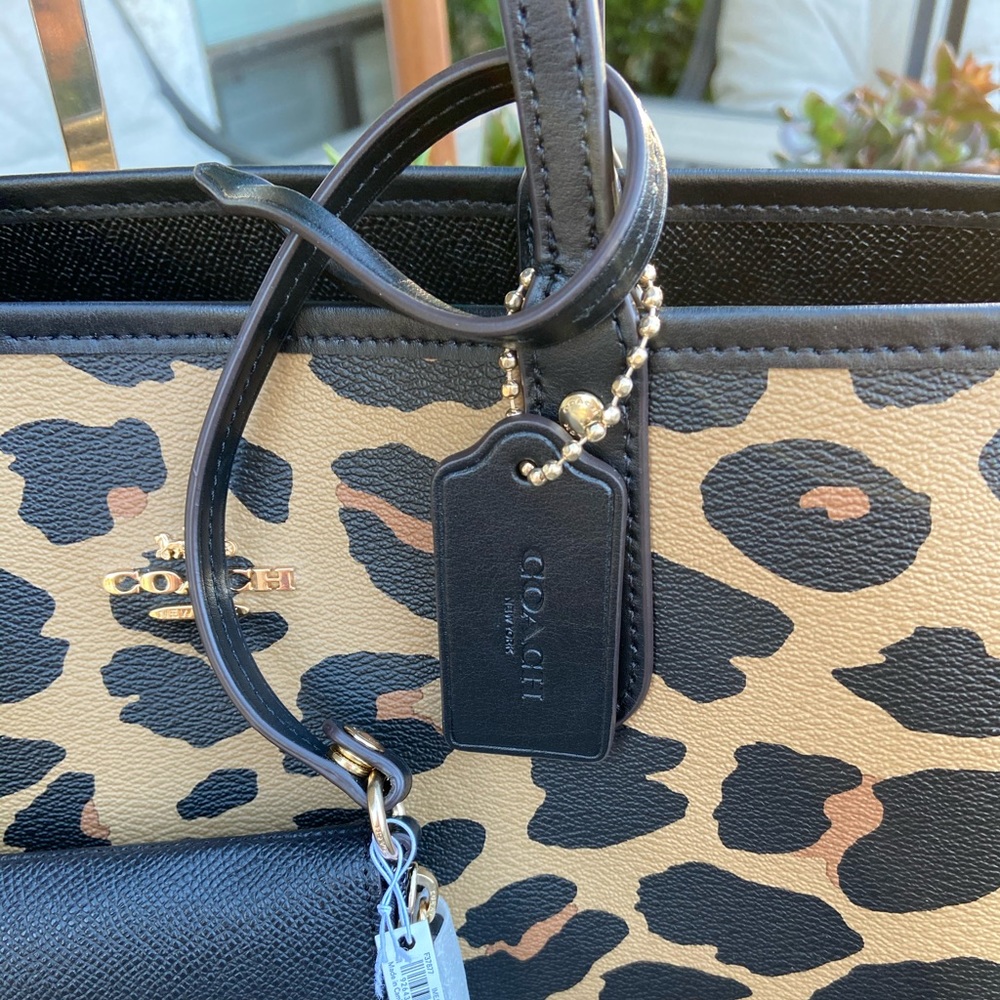 COACH LEOPARD REVERSIBLE TOTE HANDBAG + WRISTLET - Picture 7 of 8